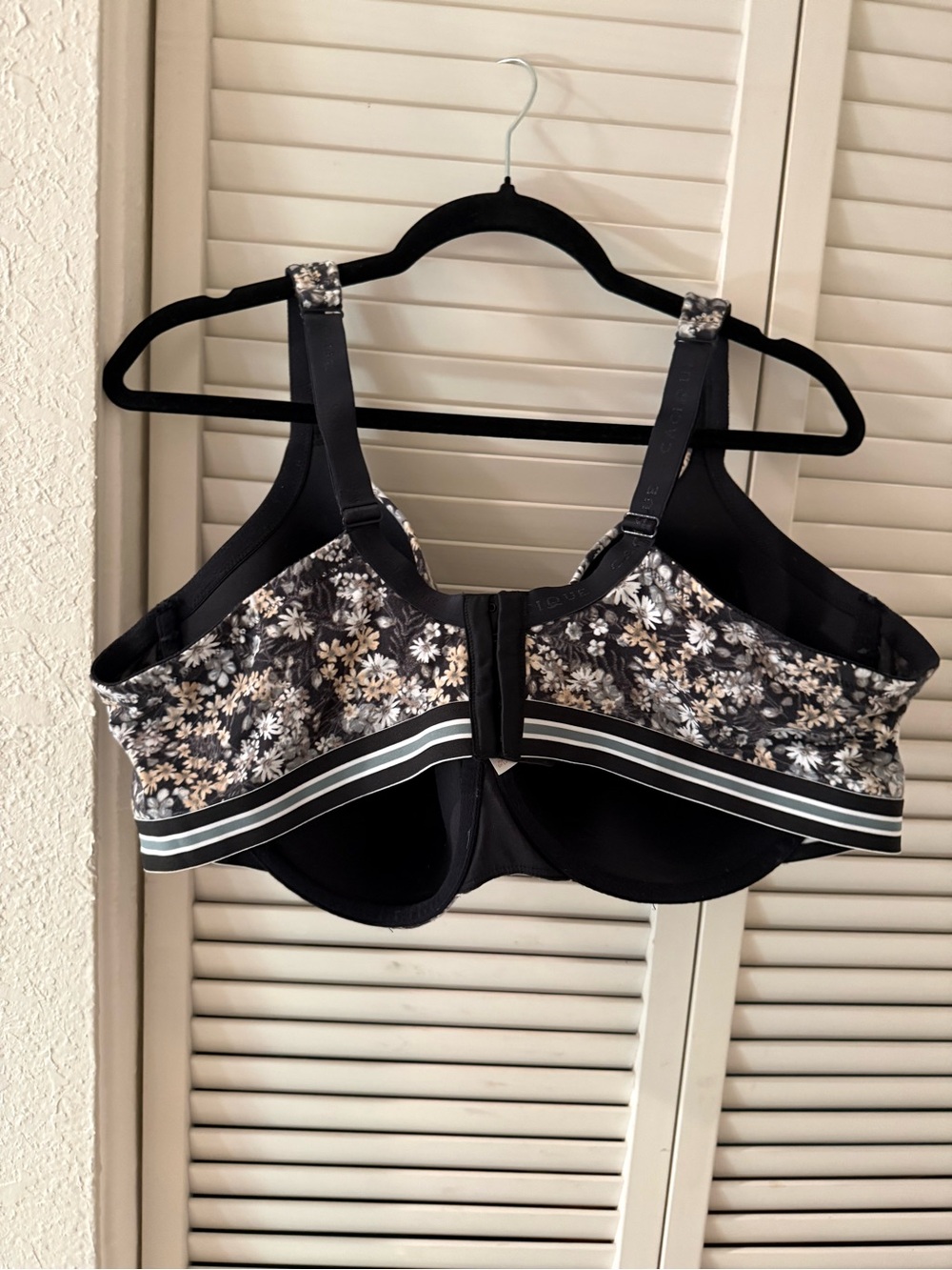 Cacique Black, White & Cream Floral Full Coverage Bra - Picture 2 of 2